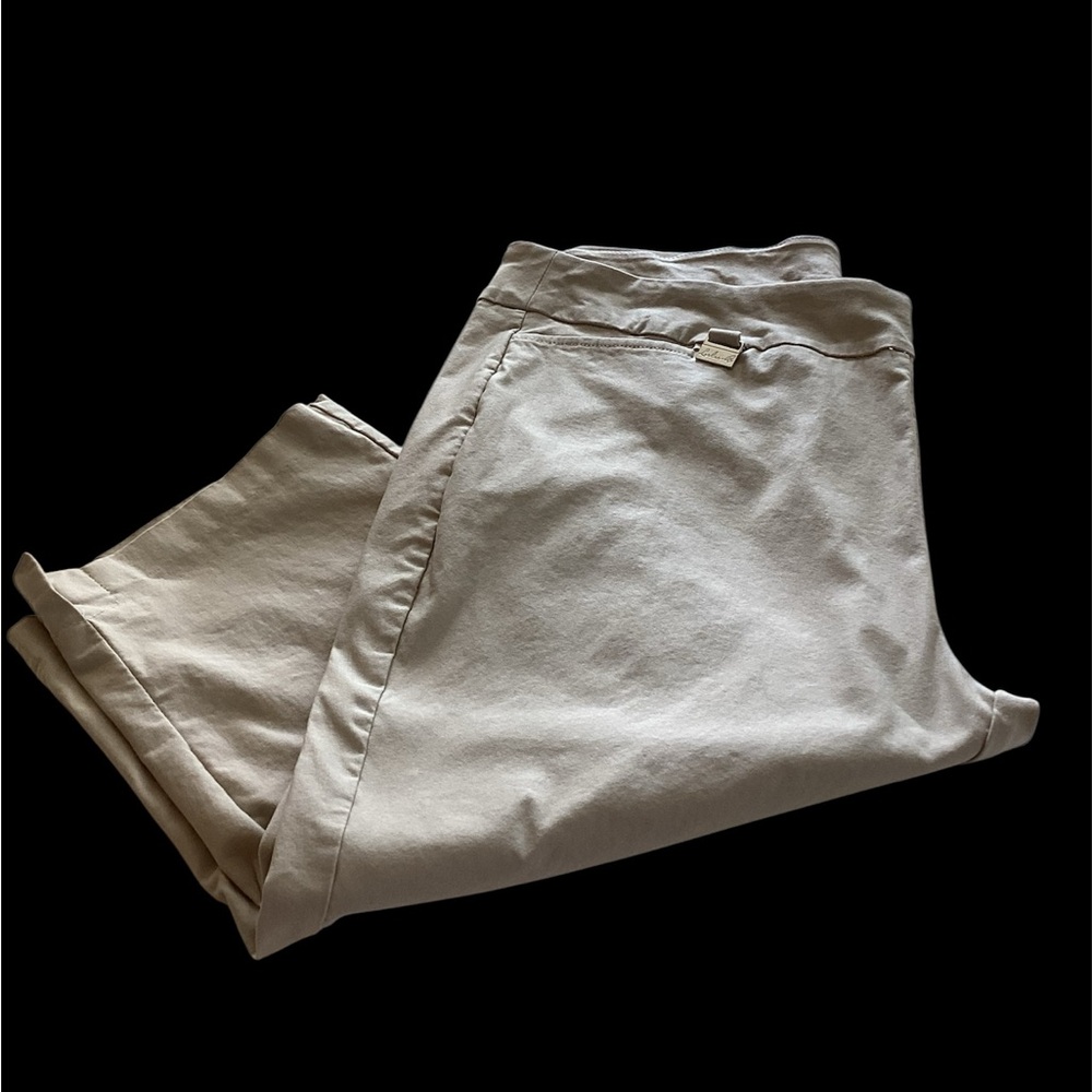 🩷 Lulu B beige capris‎
